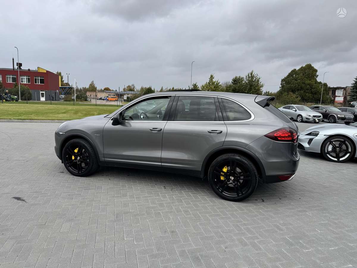 Porsche Cayenne, 3.0 l., off-road / crossover