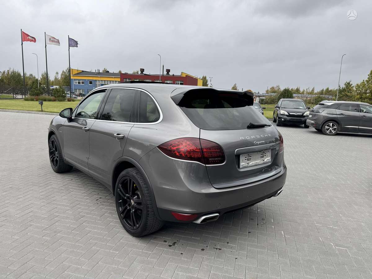 Porsche Cayenne, 3.0 l., off-road / crossover