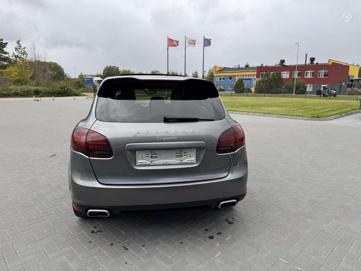 Porsche Cayenne, 3.0 l., off-road / crossover