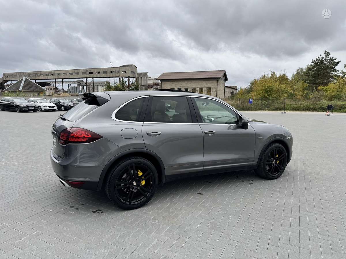 Porsche Cayenne, 3.0 l., off-road / crossover