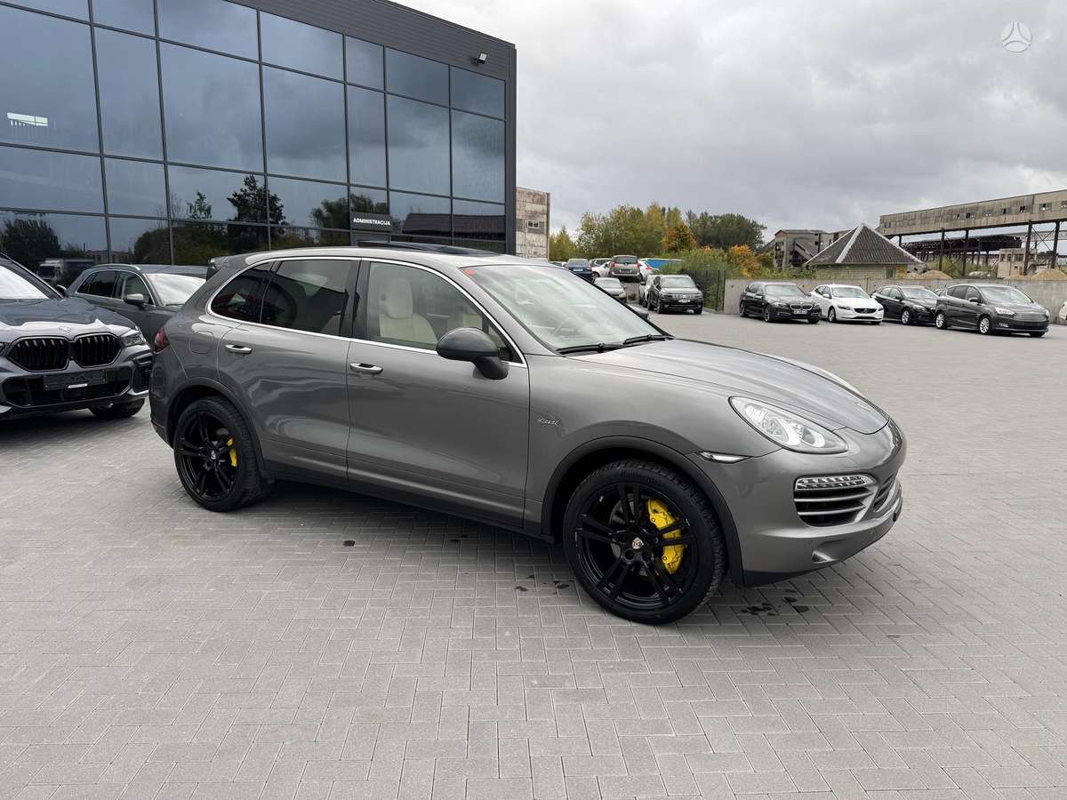 Porsche Cayenne, 3.0 l., off-road / crossover