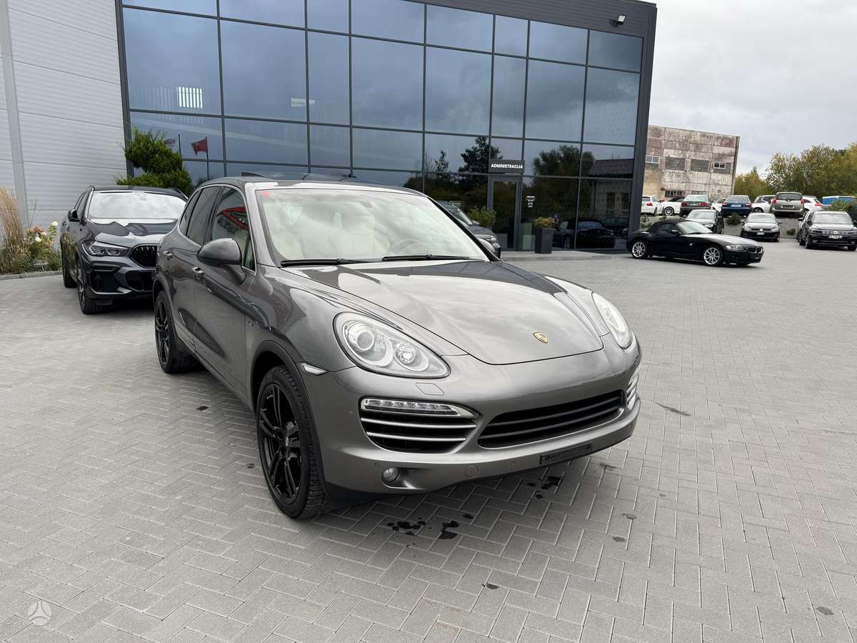 Porsche Cayenne, 3.0 l., off-road / crossover