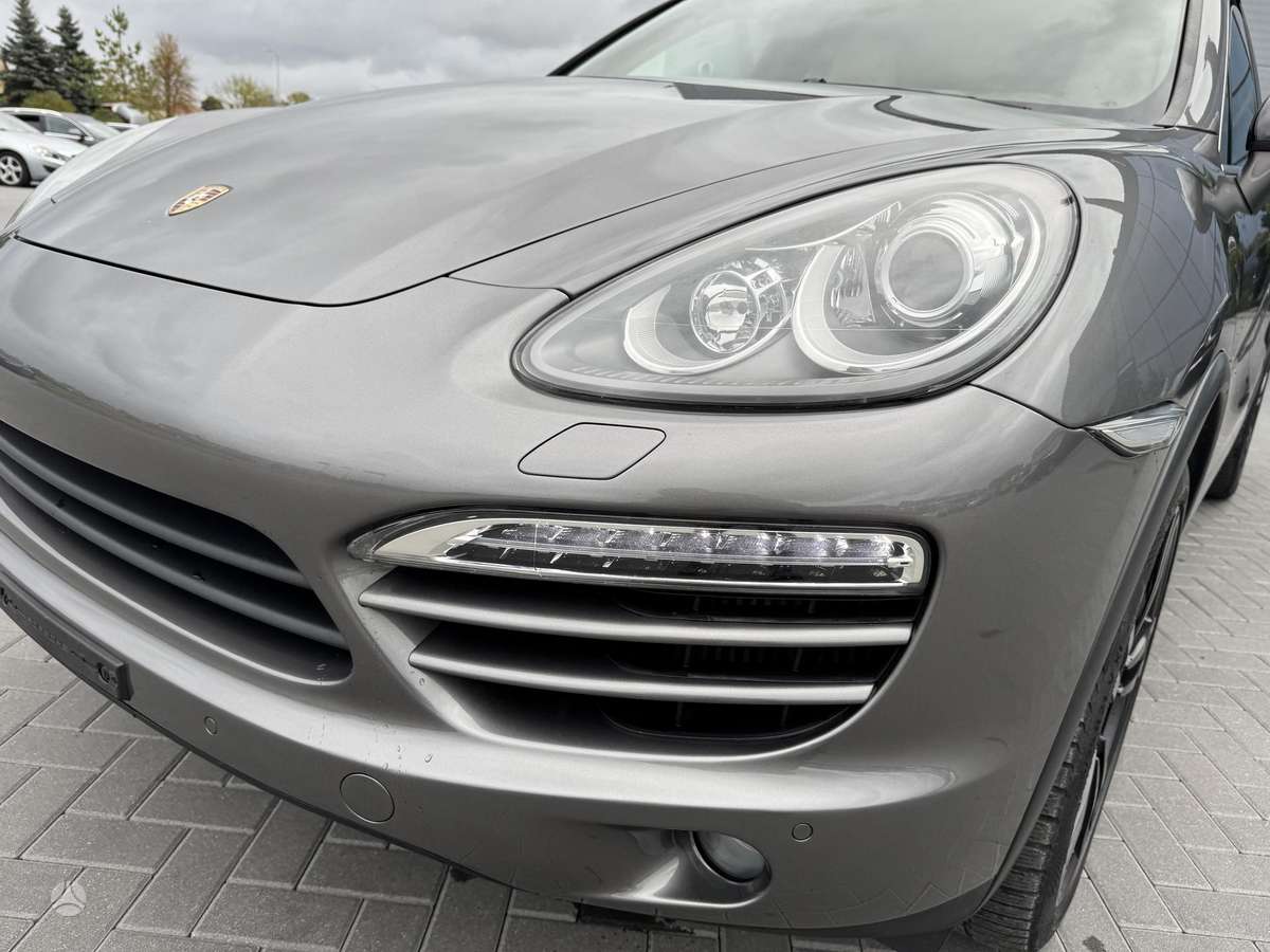 Porsche Cayenne, 3.0 l., off-road / crossover