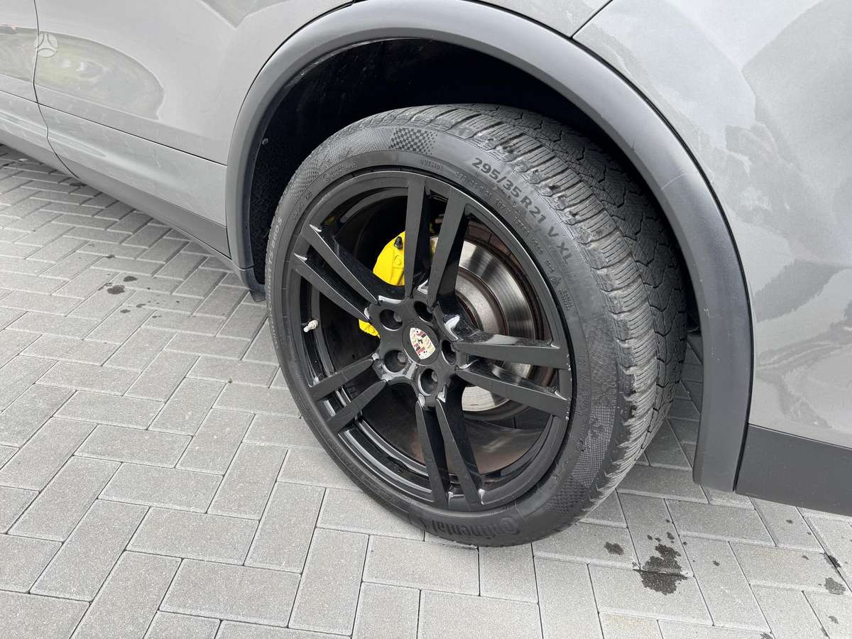 Porsche Cayenne, 3.0 l., off-road / crossover