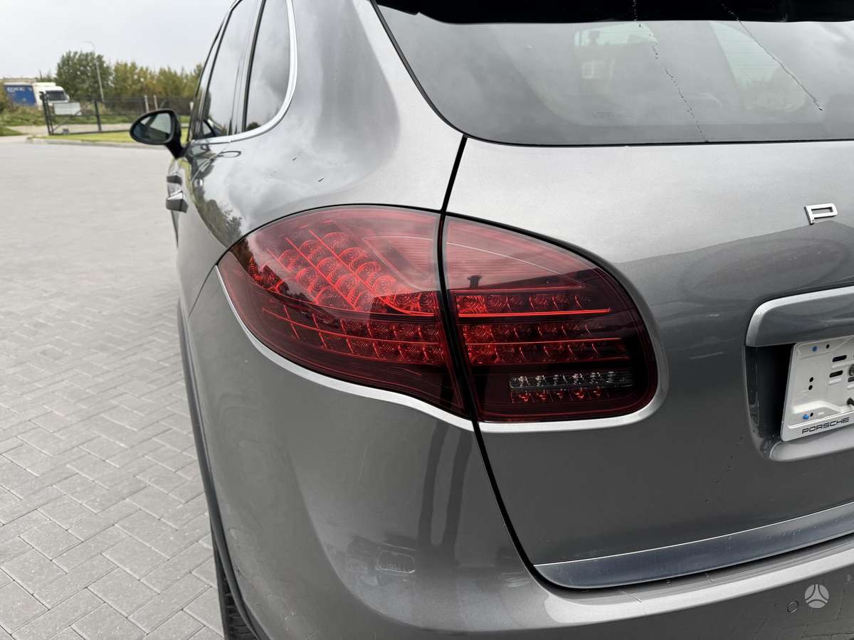 Porsche Cayenne, 3.0 l., off-road / crossover