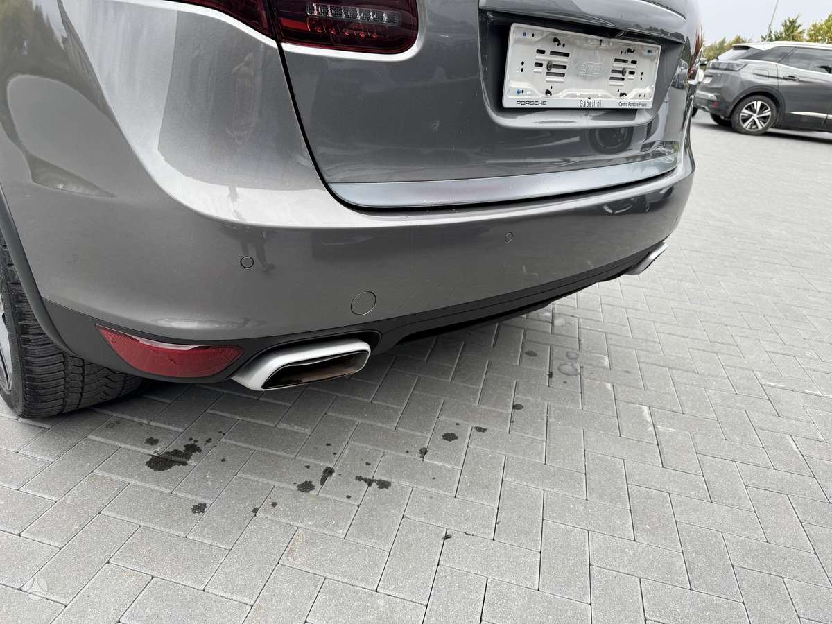 Porsche Cayenne, 3.0 l., off-road / crossover