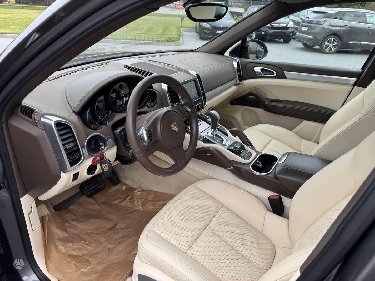 Porsche Cayenne, 3.0 l., off-road / crossover