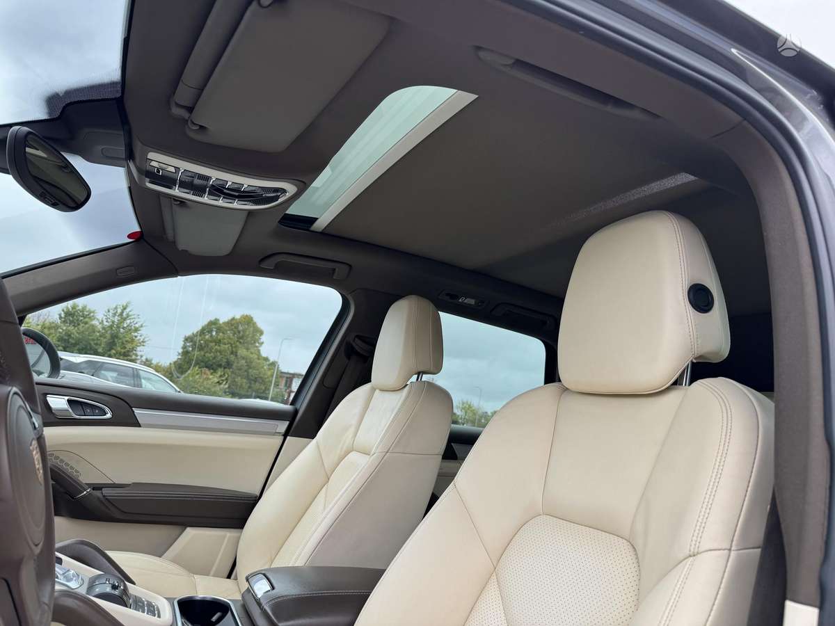Porsche Cayenne, 3.0 l., off-road / crossover