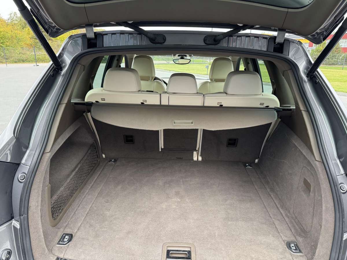 Porsche Cayenne, 3.0 l., off-road / crossover