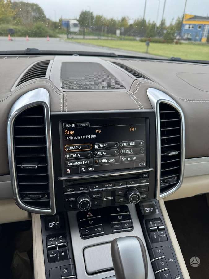 Porsche Cayenne, 3.0 l., off-road / crossover