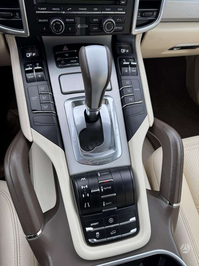 Porsche Cayenne, 3.0 l., off-road / crossover