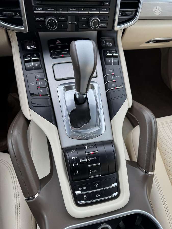 Porsche Cayenne, 3.0 l., off-road / crossover