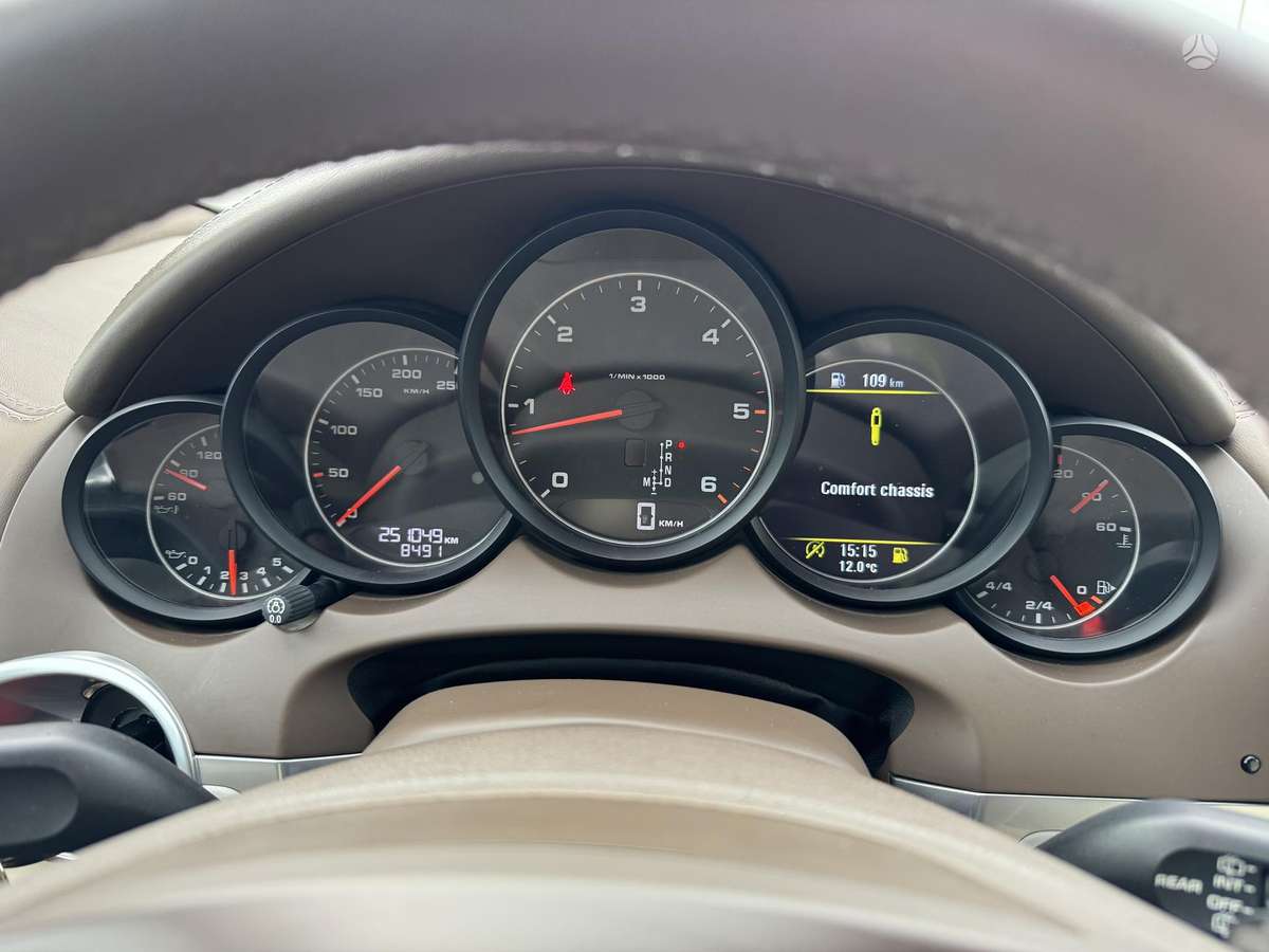 Porsche Cayenne, 3.0 l., off-road / crossover