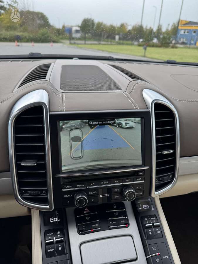 Porsche Cayenne, 3.0 l., off-road / crossover