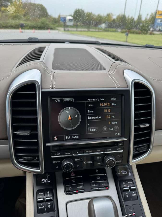 Porsche Cayenne, 3.0 l., off-road / crossover