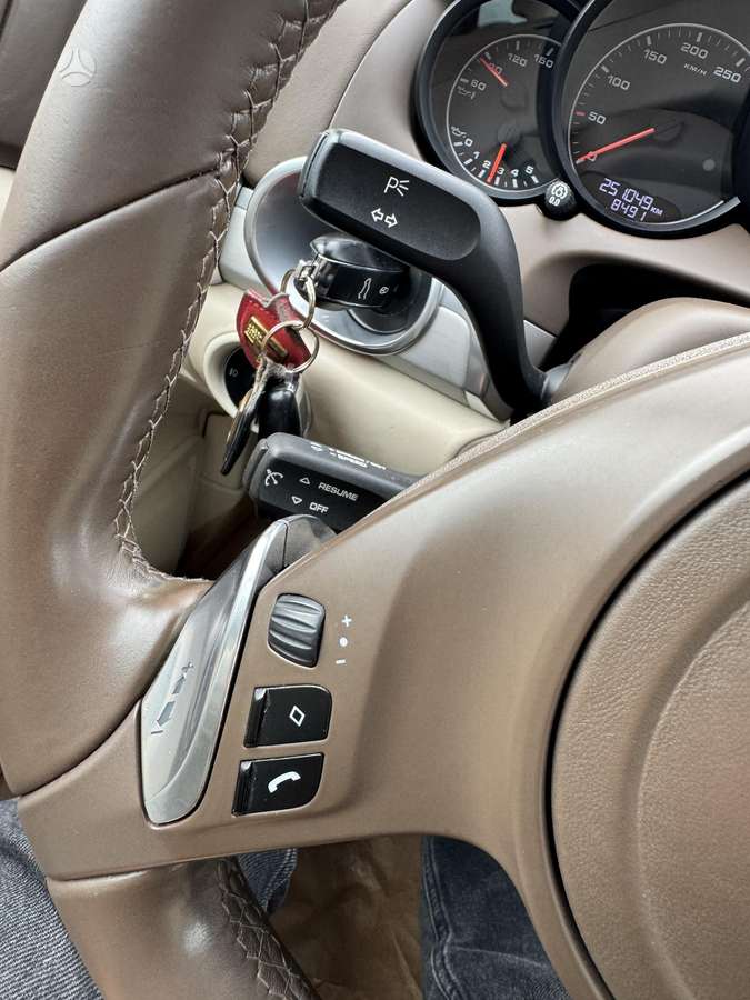 Porsche Cayenne, 3.0 l., off-road / crossover