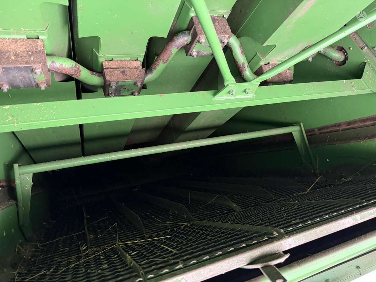 John Deere 1075, kombainai