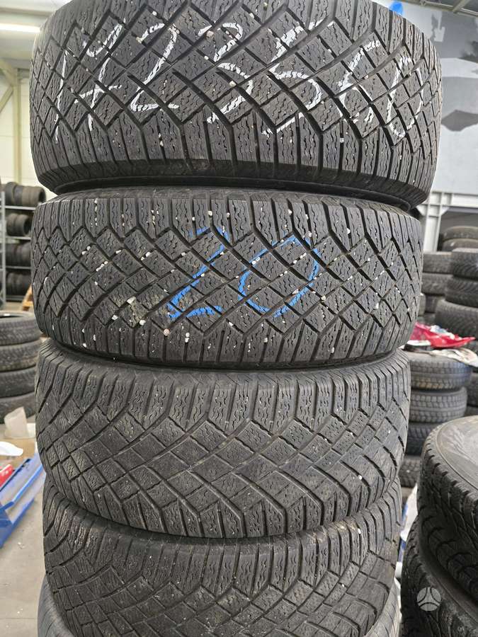 Continental, всесезонные 235/60 R17