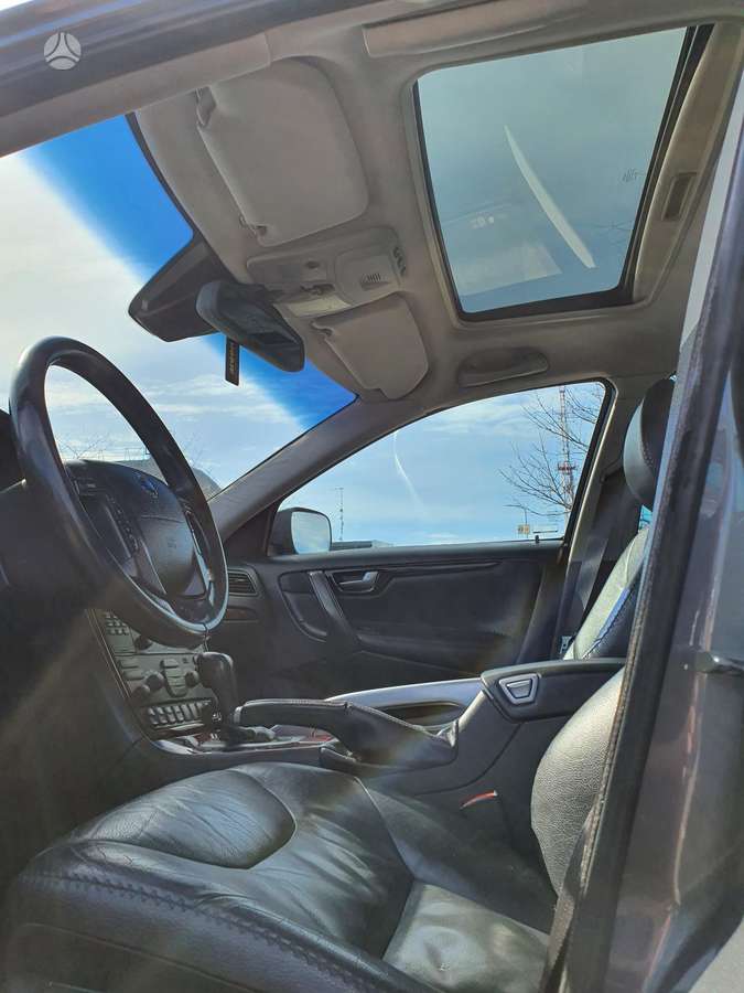 Volvo XC70, 2.4 l., wagon