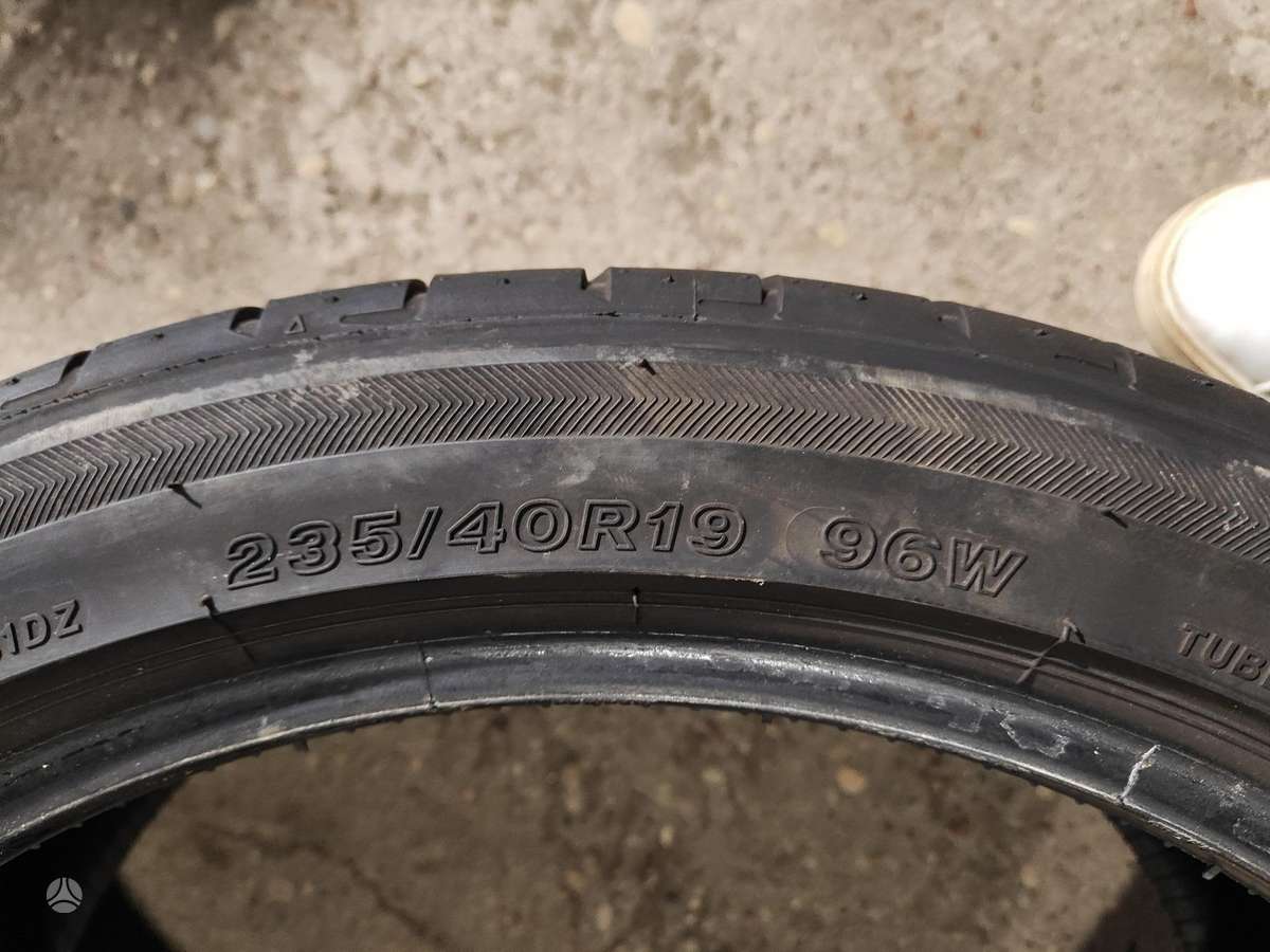 Bridgestone, summer 235/40 R19