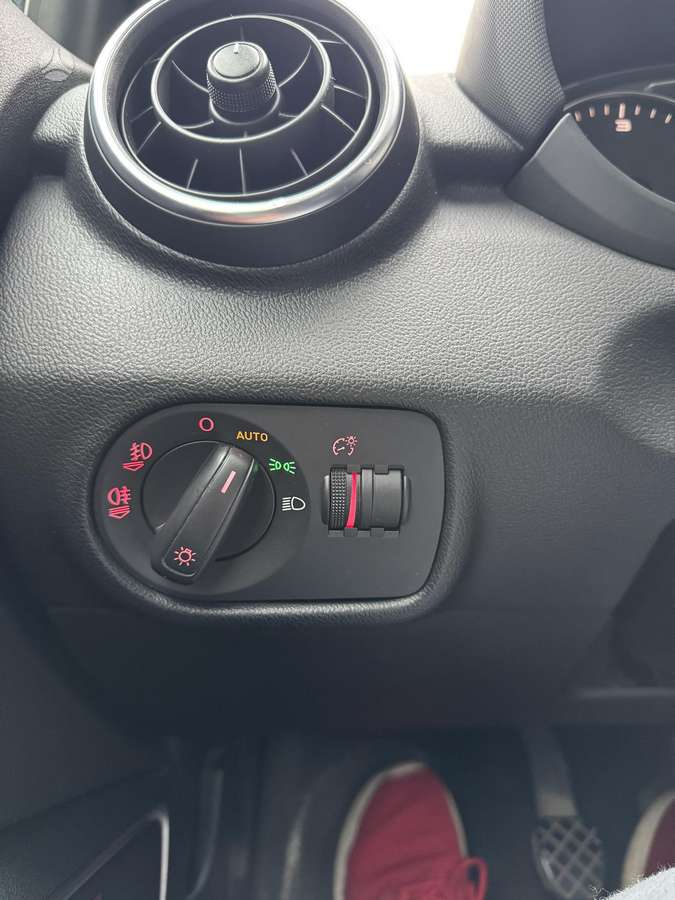 Audi A1, 1.6 l., Хэтчбек