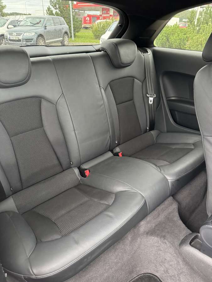 Audi A1, 1.6 l., hatchback