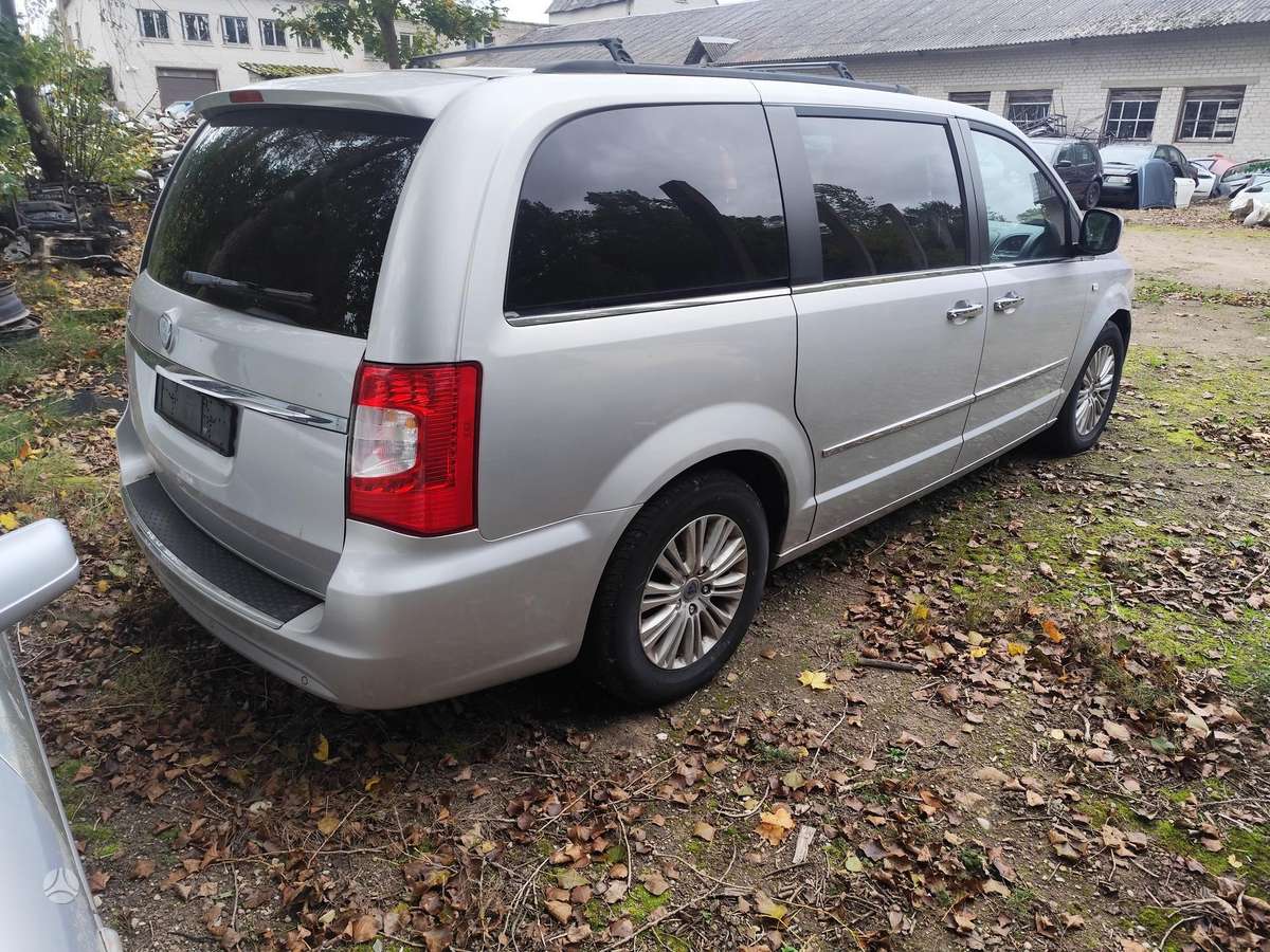 Lancia Voyager по частям
