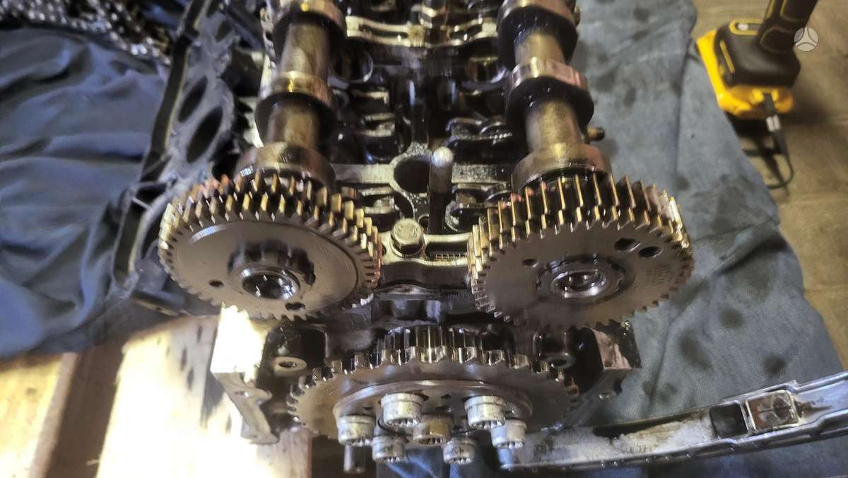 Audi A6 variklio detalės