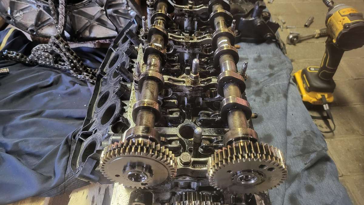 Audi A6 variklio detalės