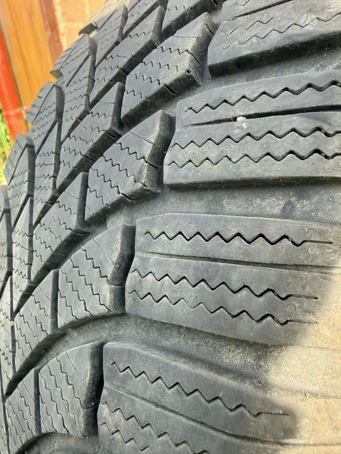 Bridgestone Blizzak LM005, winter 235/55 R18