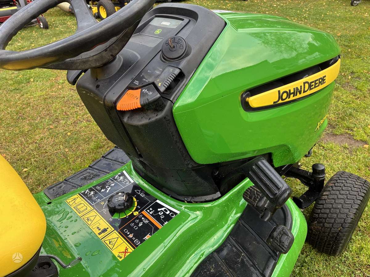 John Deere X305R, садовые тракторы
