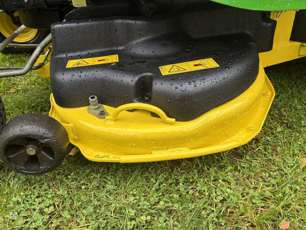 John Deere X305R, садовые тракторы