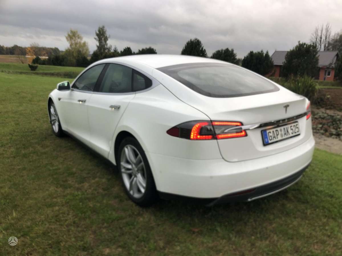 Tesla Model S, 85 kWh, hečbekas