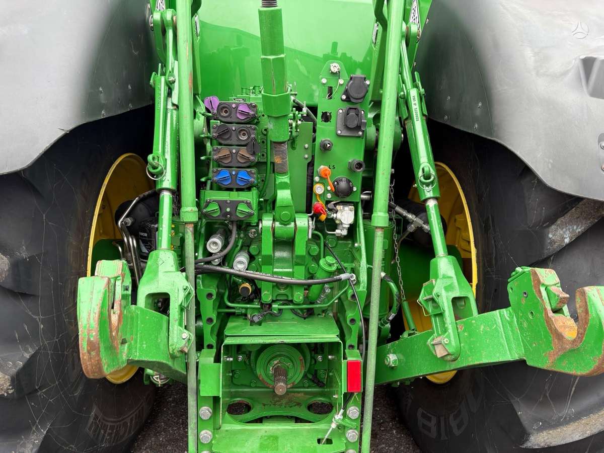 John Deere 8345R, tractors