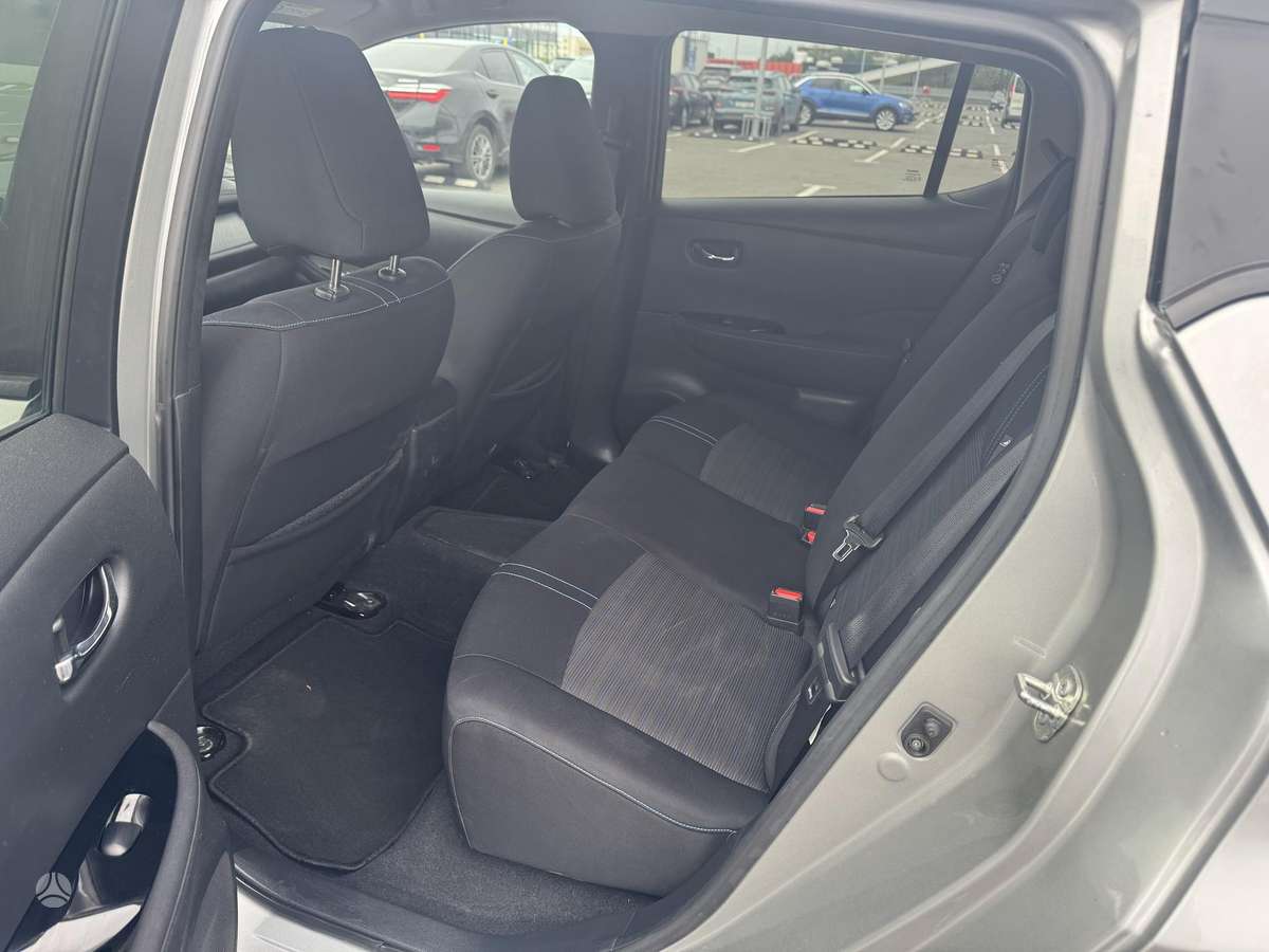 Nissan Leaf, 40 kWh, hatchback