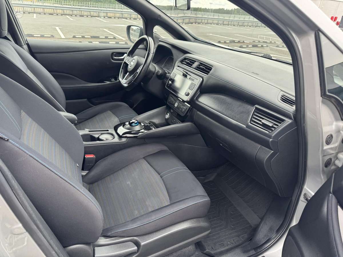 Nissan Leaf, 40 kWh, hatchback