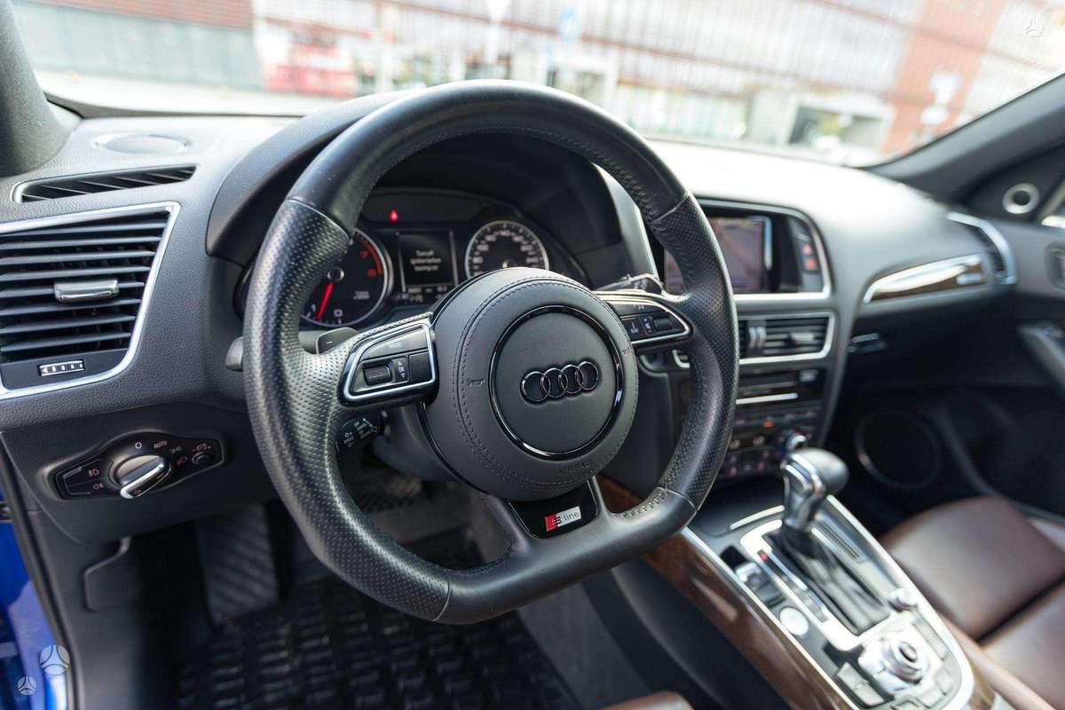Audi Q5, 3.0 l., off-road / crossover