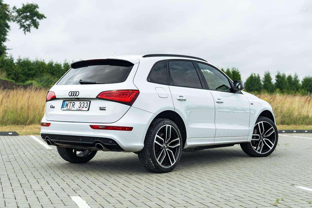 Audi Q5, 3.0 l., off-road / crossover