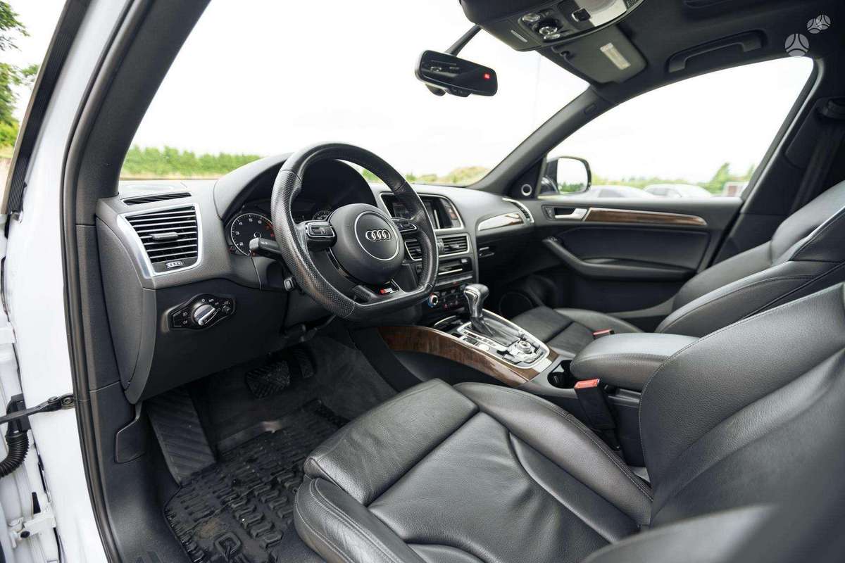 Audi Q5, 3.0 l., off-road / crossover