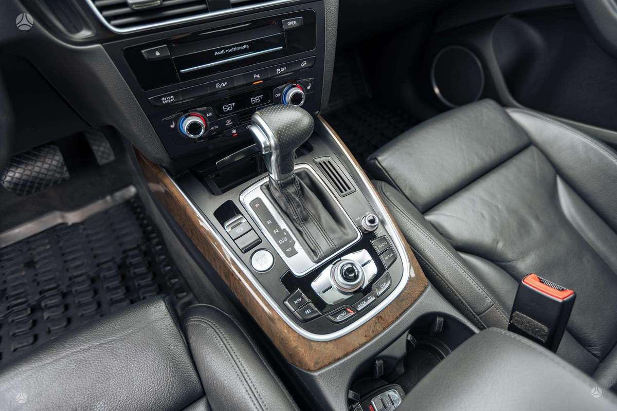 Audi Q5, 3.0 l., off-road / crossover