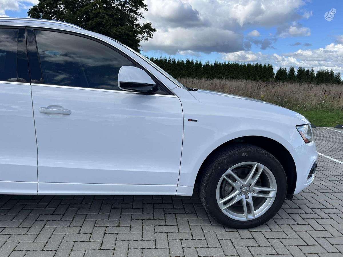 Audi Q5, 3.0 l., off-road / crossover