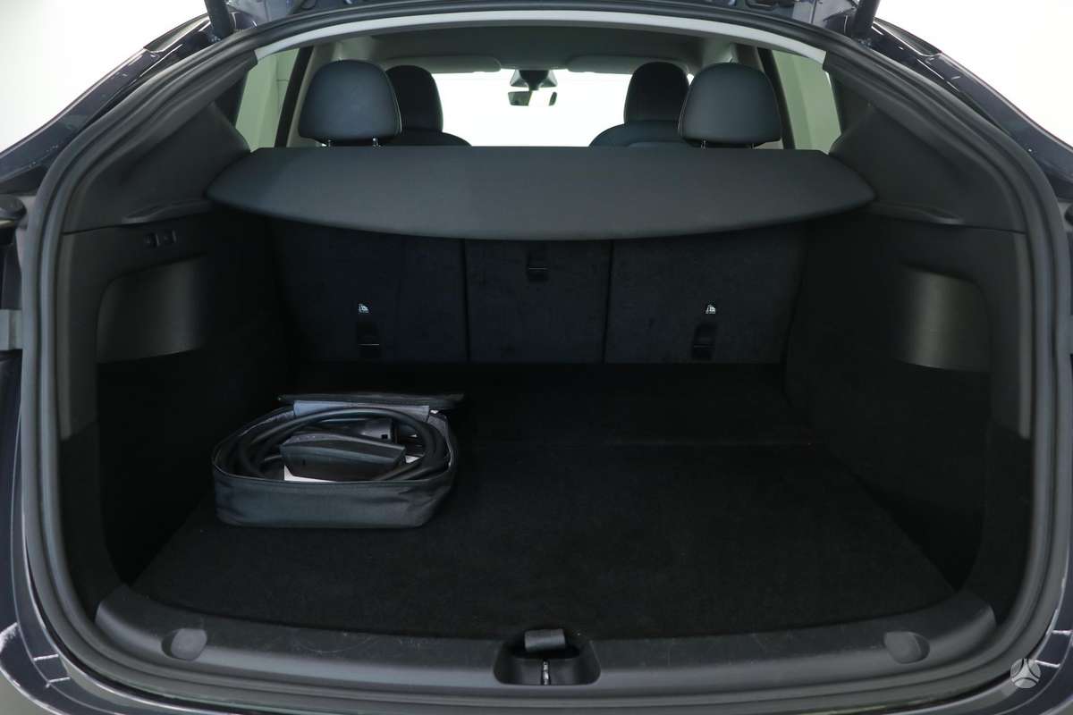Tesla Model Y, 82 kWh, off-road / crossover
