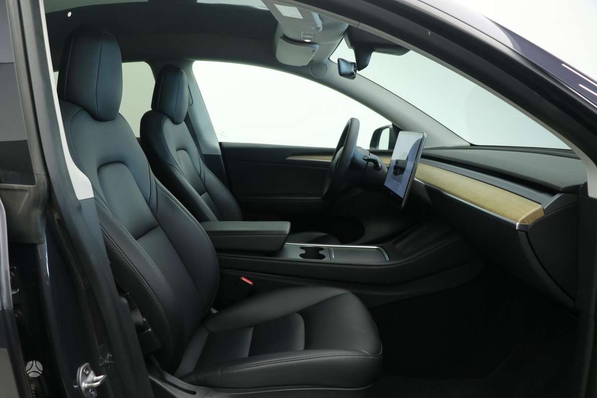 Tesla Model Y, 82 kWh, off-road / crossover