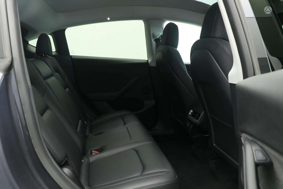 Tesla Model Y, 82 kWh, off-road / crossover