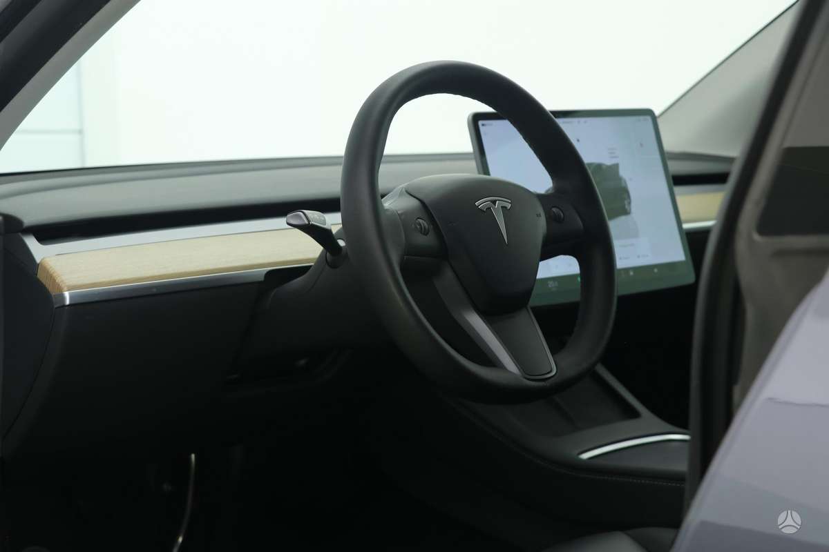 Tesla Model Y, 82 kWh, off-road / crossover