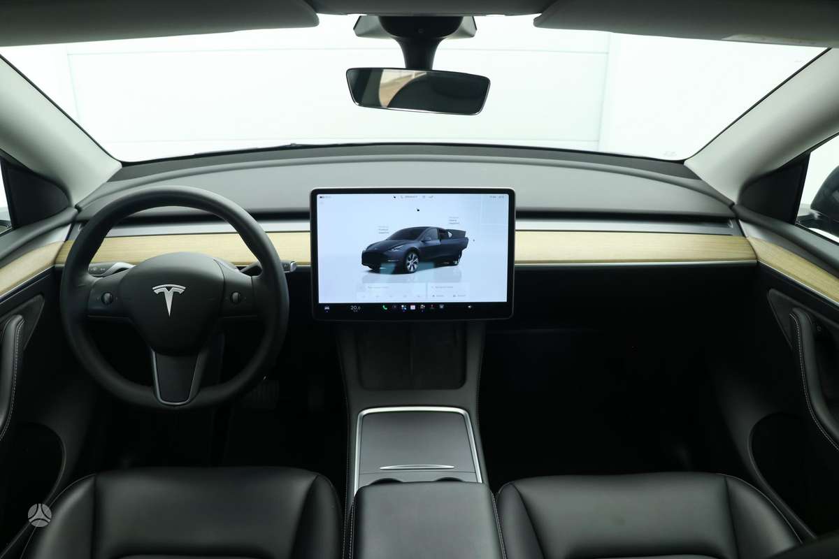 Tesla Model Y, 82 kWh, off-road / crossover