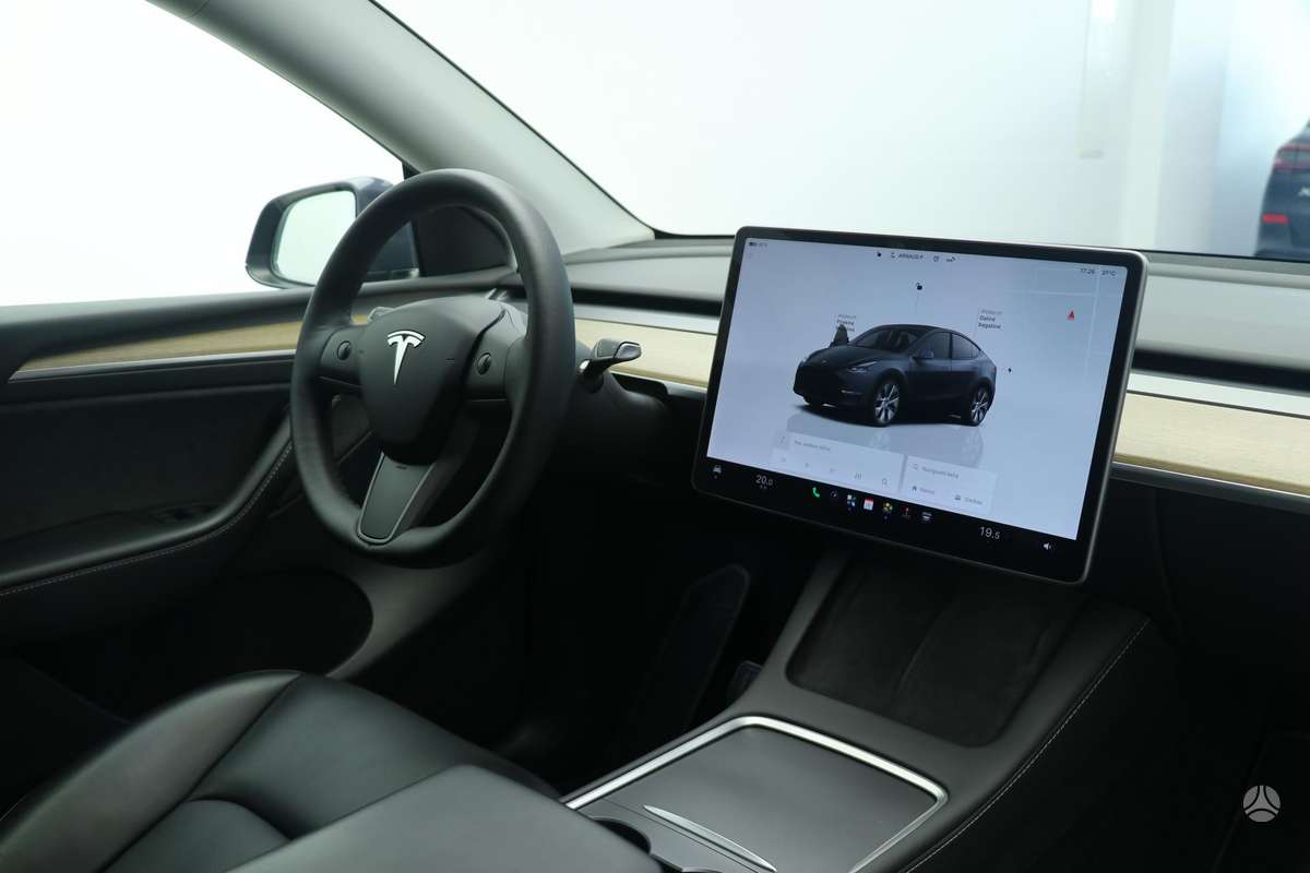 Tesla Model Y, 82 kWh, off-road / crossover