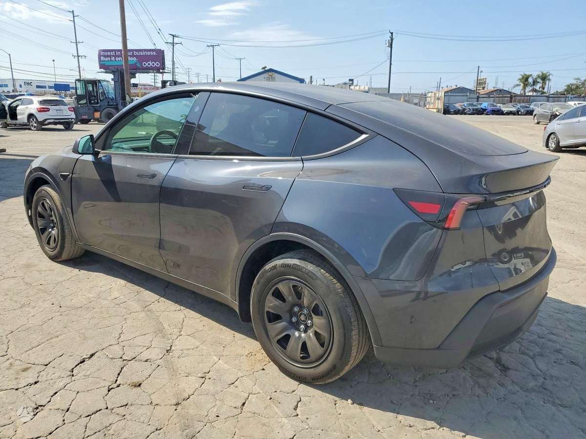 Tesla Model Y, 75 kWh, off-road / crossover