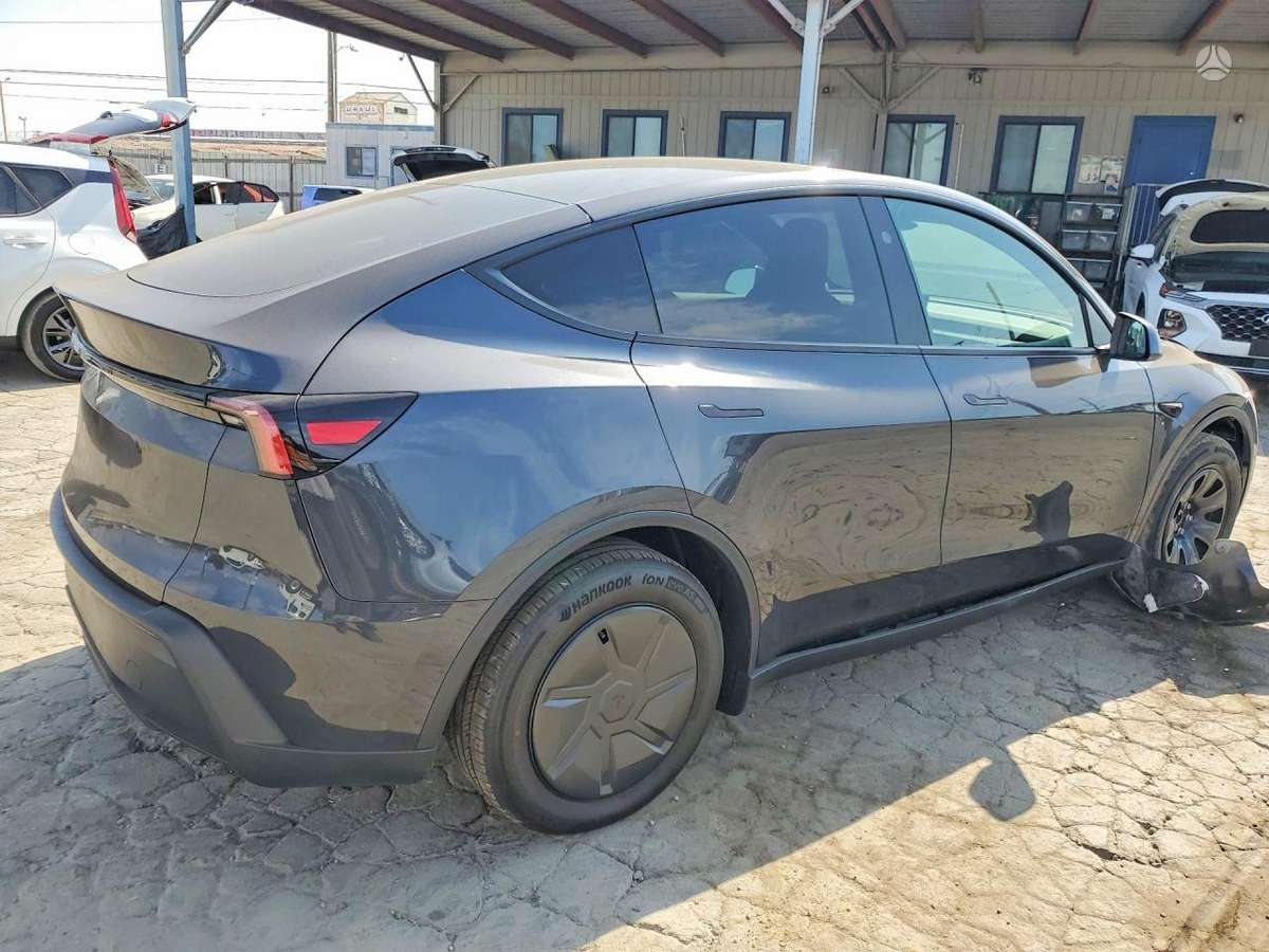 Tesla Model Y, 75 kWh, off-road / crossover