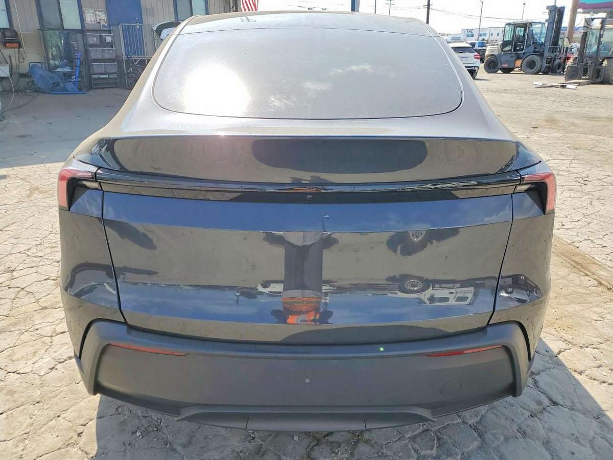 Tesla Model Y, 75 kWh, off-road / crossover